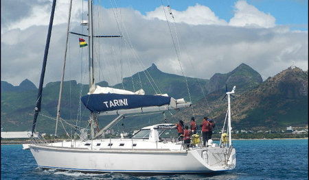 Die »INSV Tarini« am 6. Juni vor Mauritius
