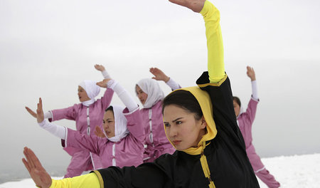 Auch eine Form von Empowerment: Diese Afghaninnen erlernen in de...