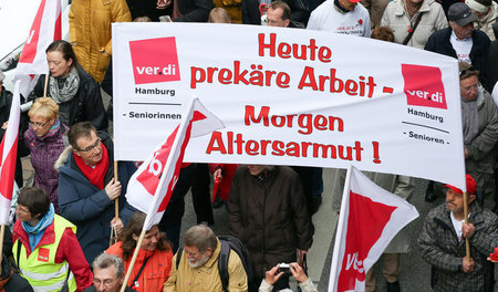 Gegen Altersarmut setzen sich die Gewerkschaften bereits seit Ja...