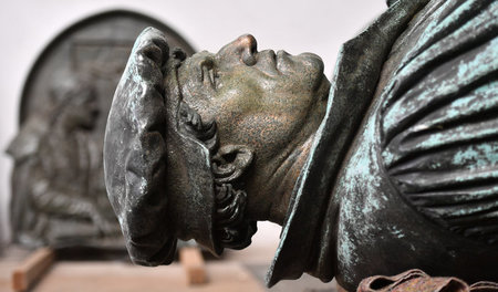 Luther ruht in Eisleben. Zu Lebzeiten hetzte er gegen die Unterd...