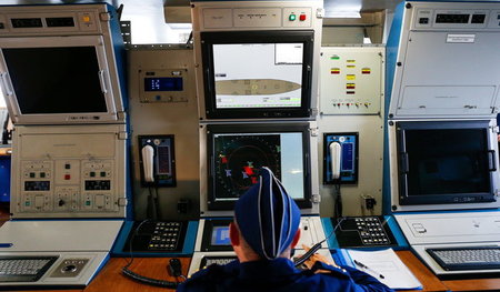 Crewmitglied der Russischen Korvette »Boikiy« während eines russ...