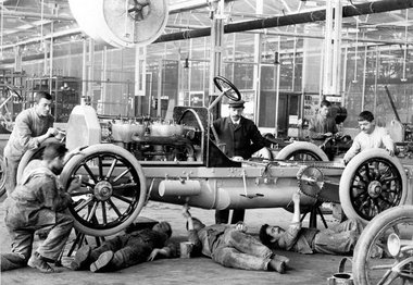 Das Daimler-Werk in Untertürkheim spielt für die Arbeiterbewegun... Das Daimler-Werk in Untertürkheim spielt für die Arbeiterbewegun...
