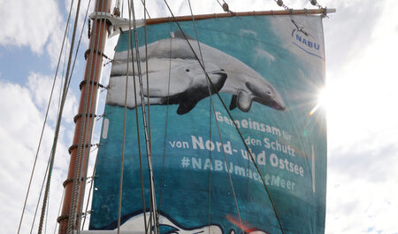 Segeltörn mit Message: Der Traditionssegler »Ryvar« im Hafen von... Segeltörn mit Message: Der Traditionssegler »Ryvar« im Hafen von...