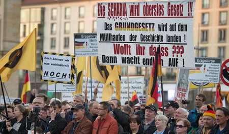 Neuer Arbeitsplatz für Günter Wallraff, diesmal ganz ohne falsch...