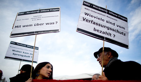 Wissender und beteiligter Staatsapparat. Demonstration gegen Ras...