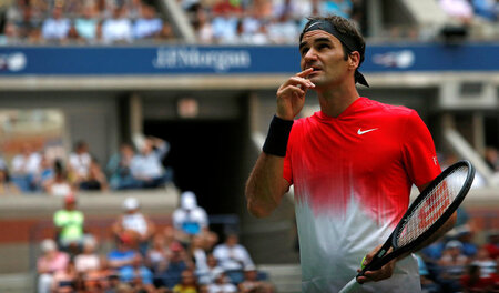 Mehr schlecht als recht: Roger Federer hatte in den ersten beide... Mehr schlecht als recht: Roger Federer hatte in den ersten beide...