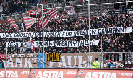 Stein des Anstoßes: Transparent der FC St.Pauli-Ultras während d...