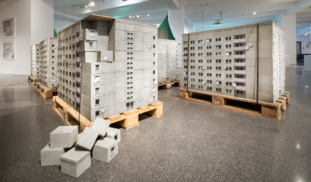 Plattenbau im Miniaturfornmat: »Blocked Delivery II« von Evol
