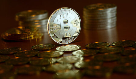 Münzprägung eines Bitcoin Münzprägung eines Bitcoin