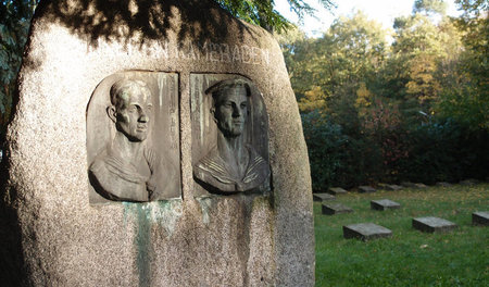Der Gedenkstein für Albin Köbis und Max Reichpietsch auf dem der... Der Gedenkstein für Albin Köbis und Max Reichpietsch auf dem der...