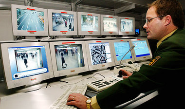 Die Polizei ist bestens informiert: Jeder Schritt wird überwacht
