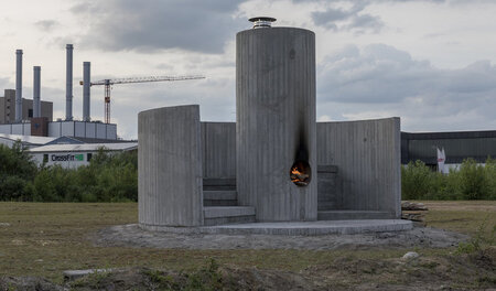 Ein schöner Titel: »Burn the Formwork« von Oscar Tuazon Ein schöner Titel: »Burn the Formwork« von Oscar Tuazon