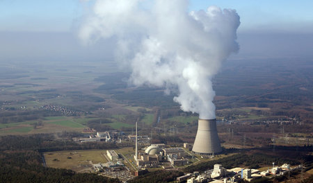 Luftbild des Kernkraftwerks Emsland, aufgenommen im März 2011