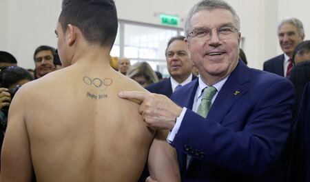 Haha, Olympia ist ein Symbol für Pressetermine: IOC-Chef Bach be...