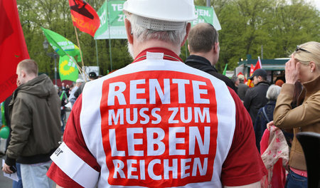 Seit Jahren setzt sich der Deutsche Gewerkschaftsbund für Verbes... Seit Jahren setzt sich der Deutsche Gewerkschaftsbund für Verbes...