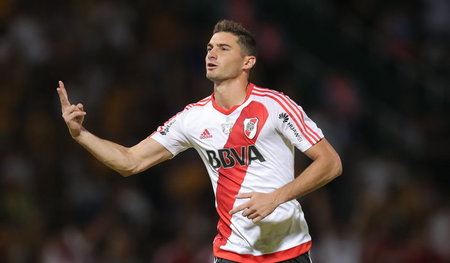 Verstoß gegen das FIFA-Reglement? River-Torjäger Lucas Alaria vo...