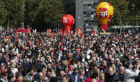 Widerstand der Gewerkschaften: Hunderttausende demonstrierten am... Widerstand der Gewerkschaften: Hunderttausende demonstrierten am...