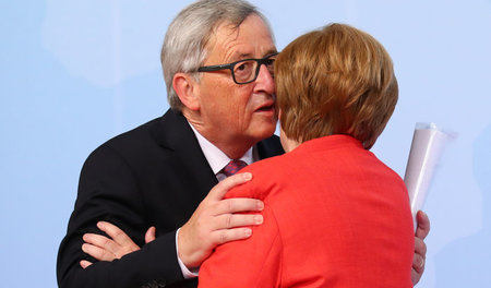 Der Dank aus Berlin ist ihm sicher: EU-Kommissionspräsident Jean... Der Dank aus Berlin ist ihm sicher: EU-Kommissionspräsident Jean...