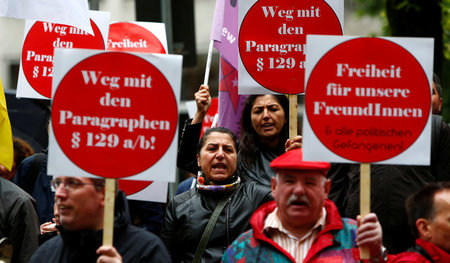 Am 17. Juni demonstrierten Unterstützer der in München angeklagt... Am 17. Juni demonstrierten Unterstützer der in München angeklagt...