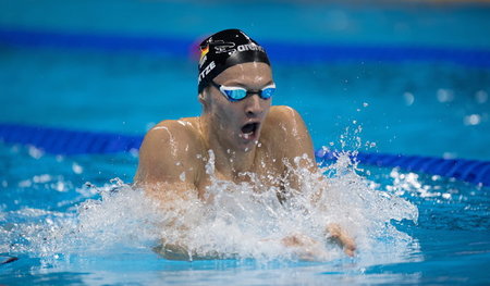 Hier kommt der »Rettungsschwimmer«: Johannes Hintze bei Olympia ... Hier kommt der »Rettungsschwimmer«: Johannes Hintze bei Olympia ...
