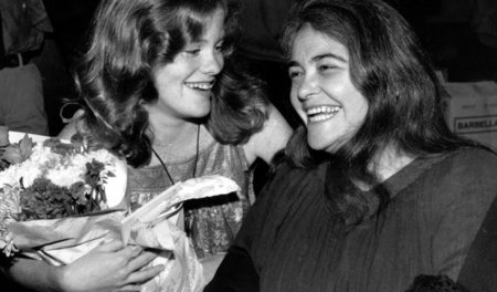 Kate Millett (rechts) 1979 bei der Geburtstagsfeier ihrer Nichte...