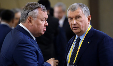 Hier wird geknurrt. Rosneft-Chef Igor Setschin (r.) und VTB-Bank...