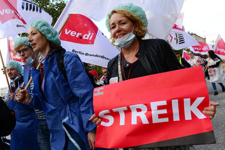 Kämpferische Kolleginnen: Am Montag rief die Gewerkschaft Verdi ...