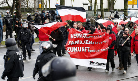Unter Polizeischutz: Aufmarsch der Partei »Die Rechte« am 18. Mä...