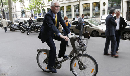 Fast wie Lance Armstrong: Radsportweltverbandspräsident Brian Co... Fast wie Lance Armstrong: Radsportweltverbandspräsident Brian Co...