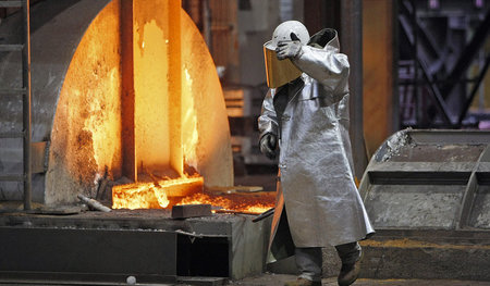 Bei Thyssen-Krupp und Tata Steel Europe sollen nach der Fusion 4... Bei Thyssen-Krupp und Tata Steel Europe sollen nach der Fusion 4...