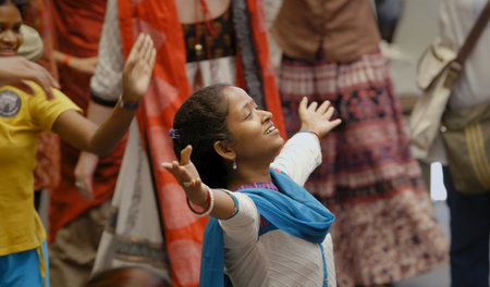Jhulan, eine der von Sohini Chakraborty ausgebileten Tanztherape... Jhulan, eine der von Sohini Chakraborty ausgebileten Tanztherape...