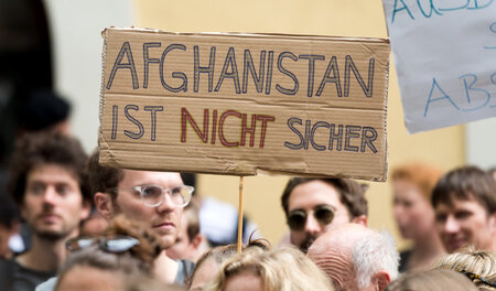 Demonstration gegen Abschiebungen nach Afghanistan am 1. Juni 20... Demonstration gegen Abschiebungen nach Afghanistan am 1. Juni 20...