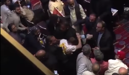 Staatliche Schläger: Leibwächter von Erdogan attackieren in New ...