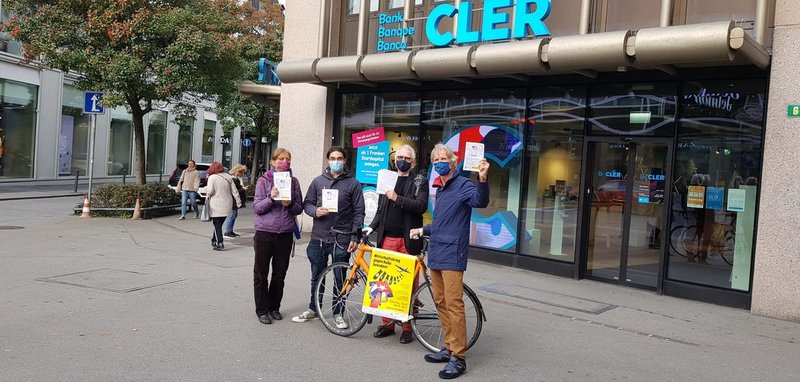 Protestaktion vor der Bank Cler