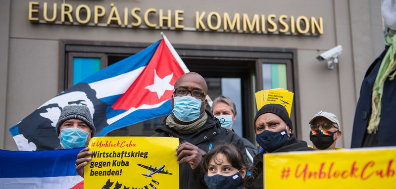 Demonstration von Unblock Cuba! vor der EU-Vertretung