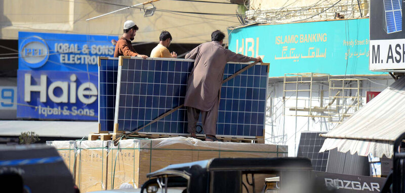 Pakistan: Günstige Sonne, teures Öl