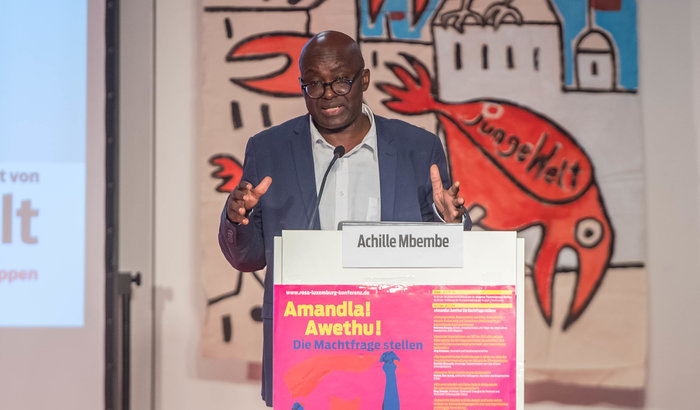Achille Mbembe auf der Konferenz. Foto: Christian Ditsch/Version