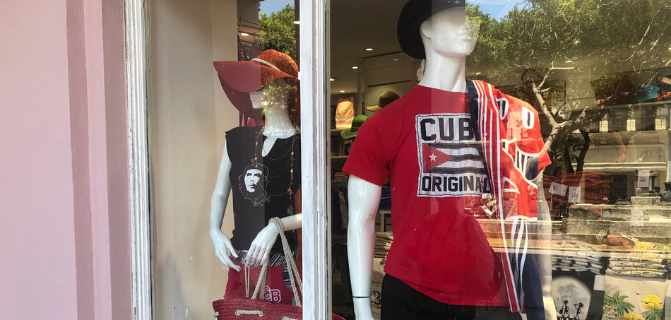 T-Shirts fr 30 US-Dollar in einer Boutique im Zentrum von Havanna