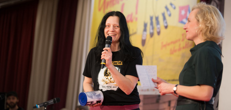 Gabriele vom &raquo;Free Mumia&laquo;-B&uuml;ndnis in Berlin. Foto: Jens Schulze