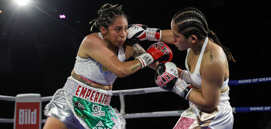 Fai Phanarai lands a right hook